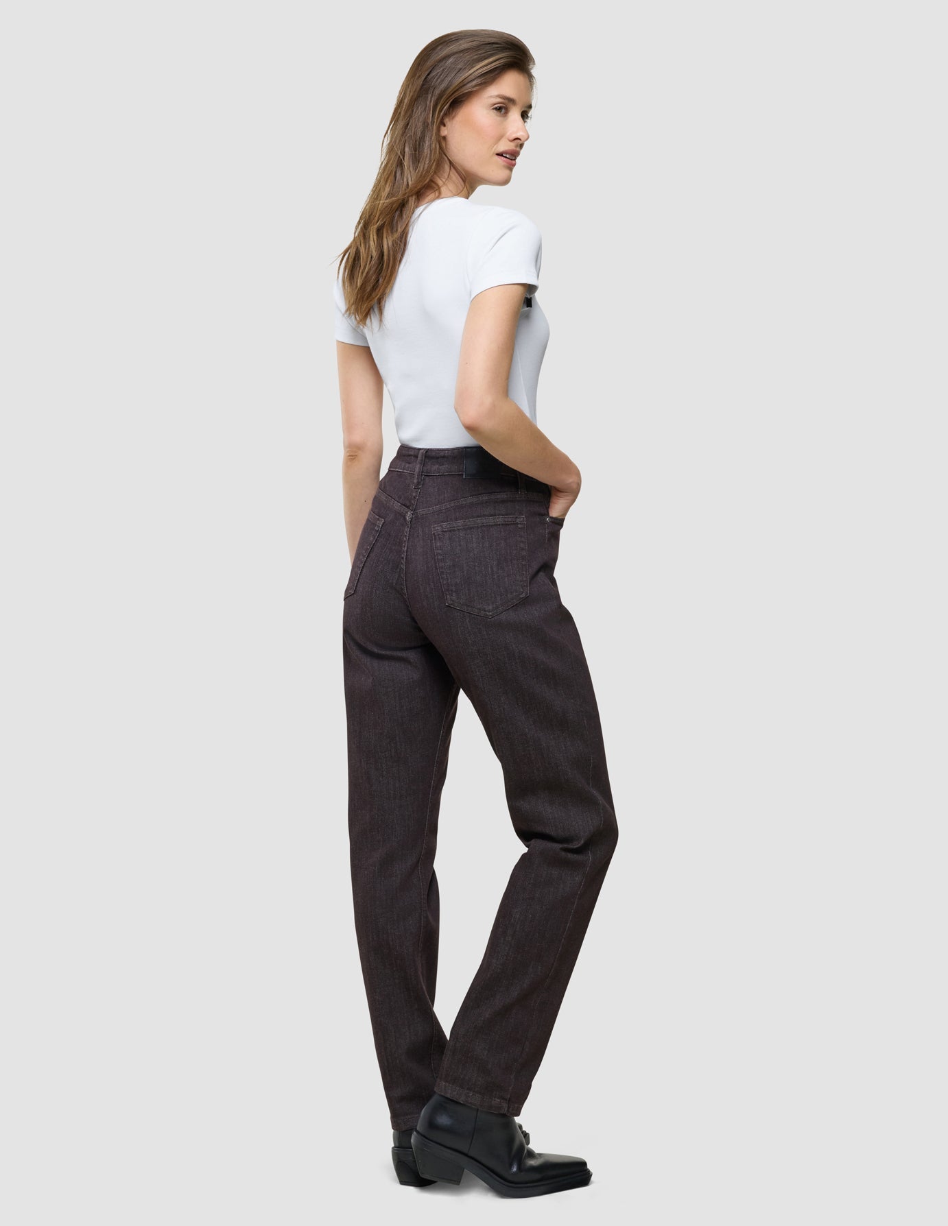 Women Evelin Jeans Tapered Chocolate